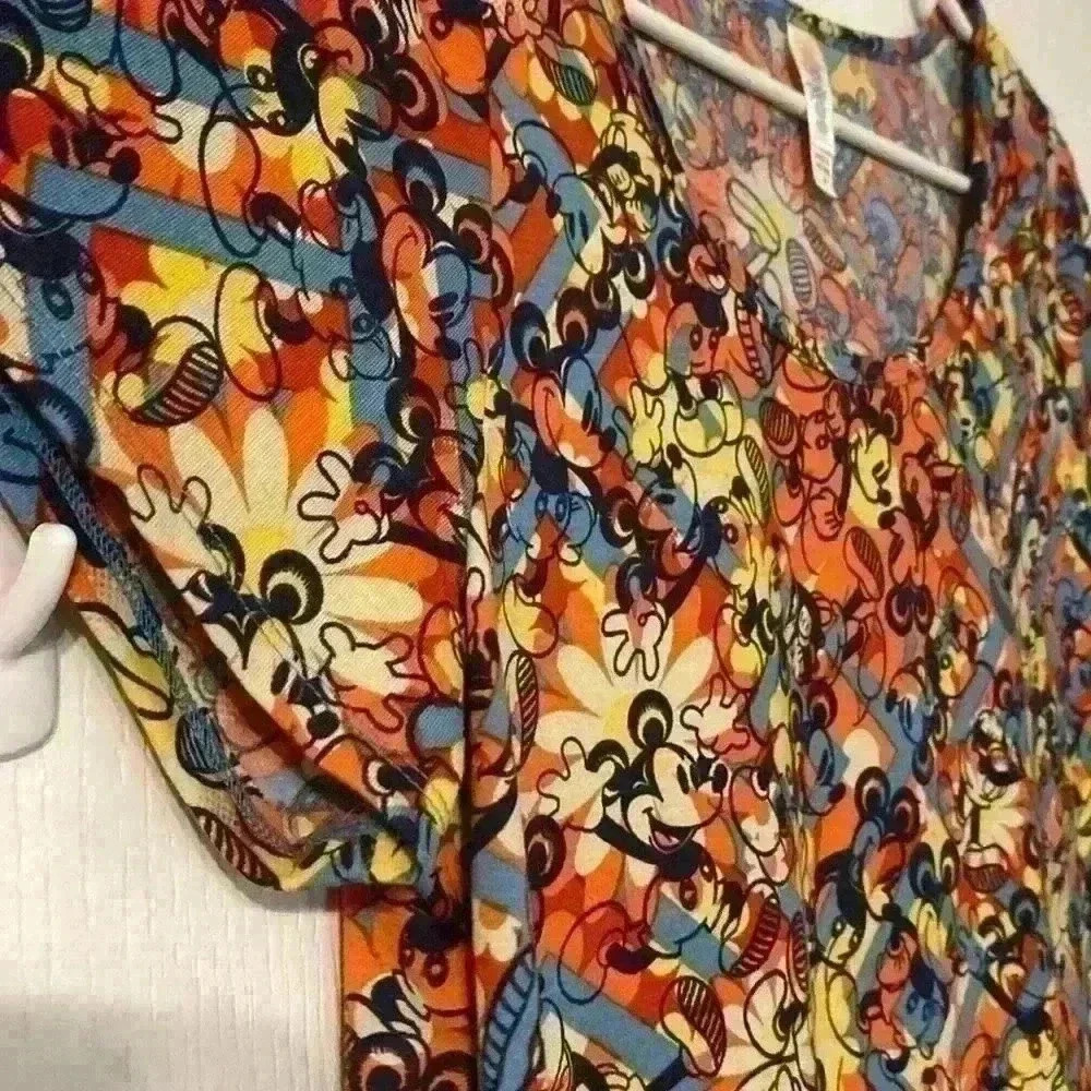 ❤️ 3/$15 New with Tags Size Medium Disney Mickey Mouse Classic T-Shirt - Picture 6 of 7